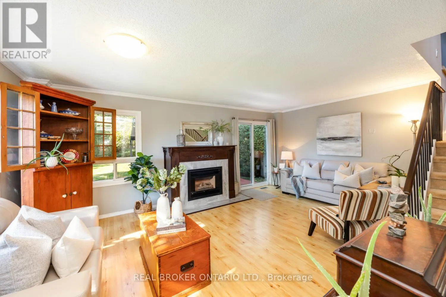 6 ANDREW COURT