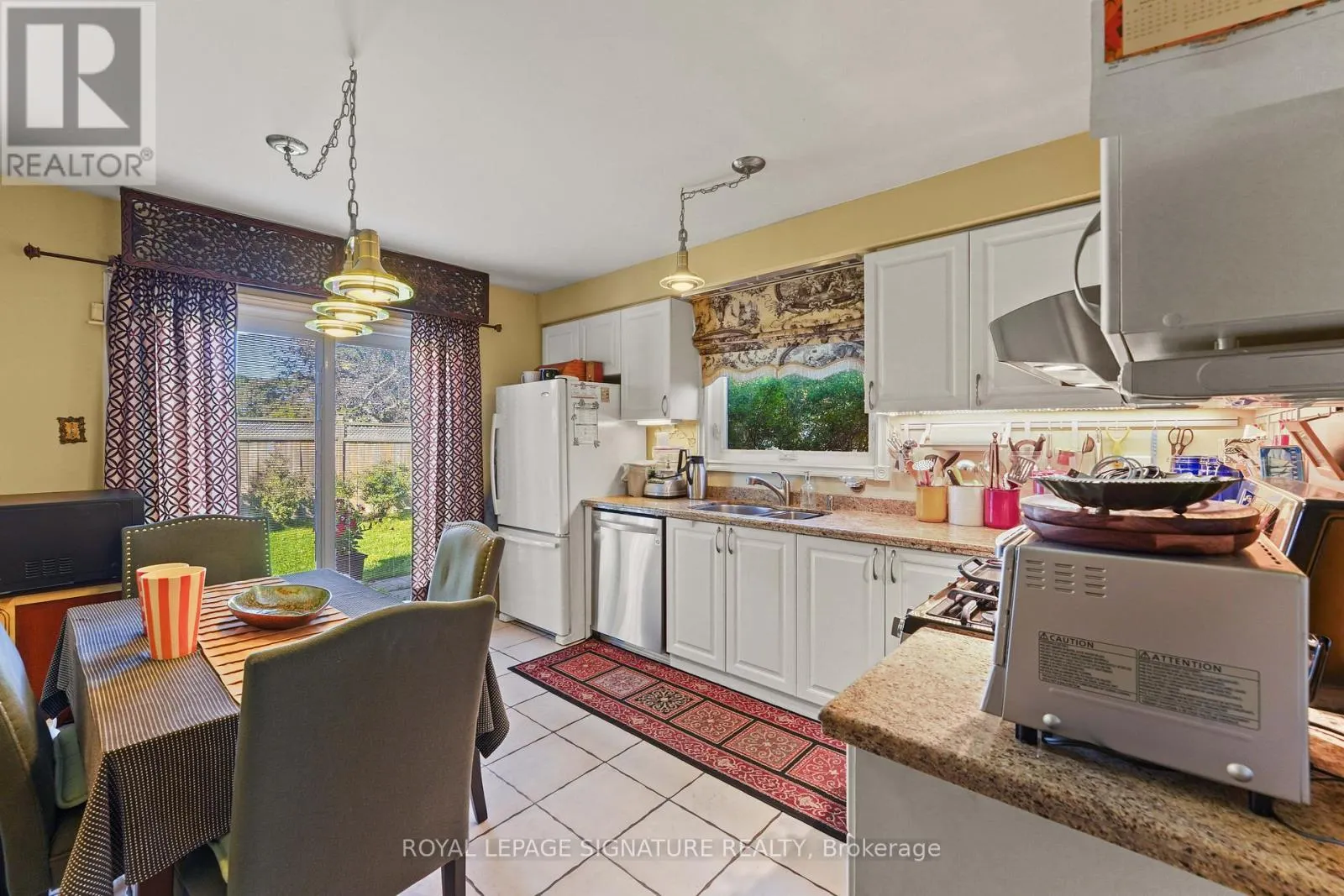 1556 AMBERLEA ROAD