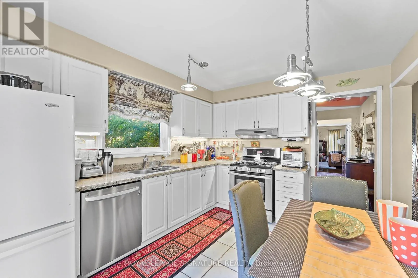1556 AMBERLEA ROAD