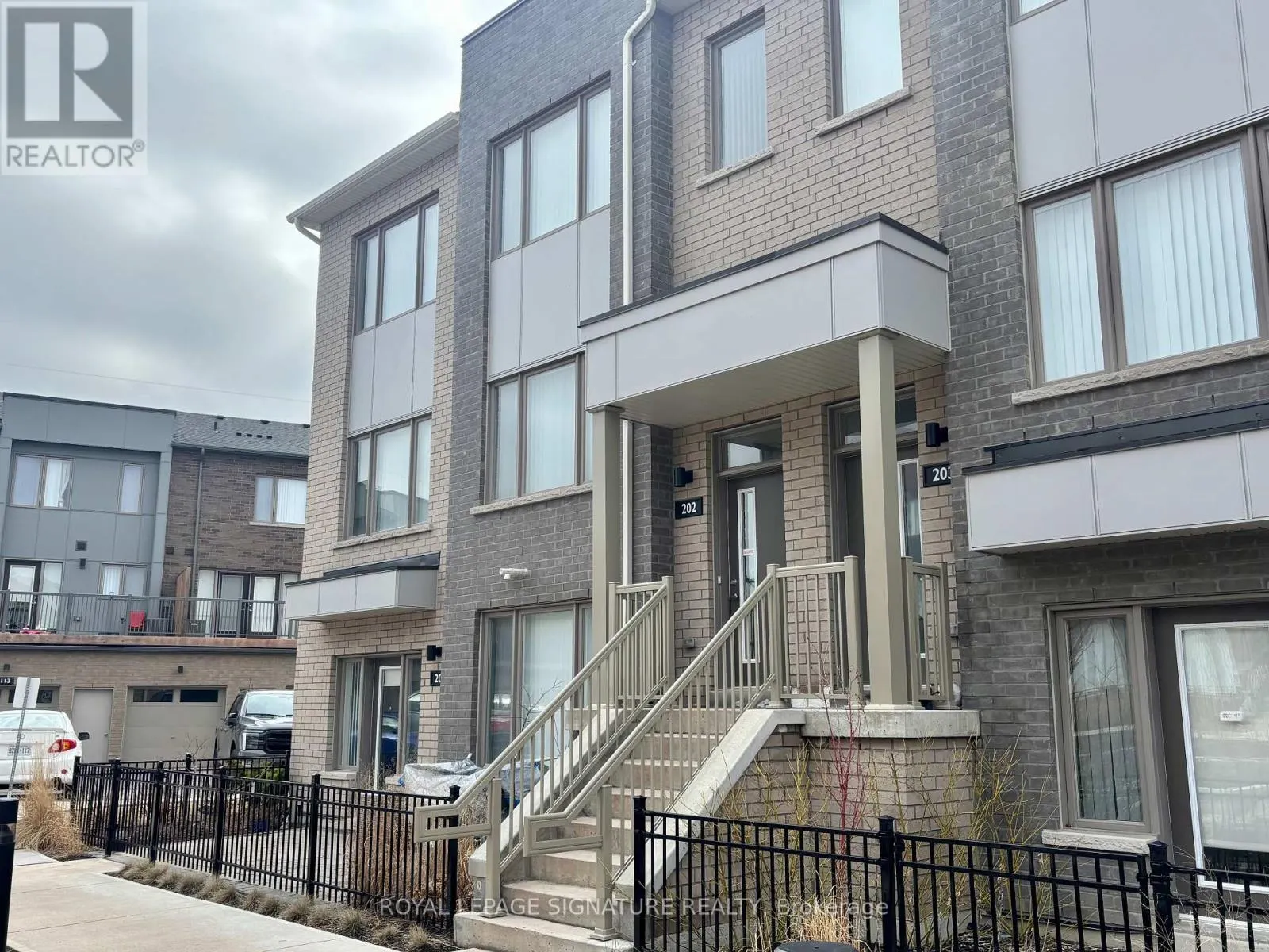 810 - 1525 KINGSTON ROAD