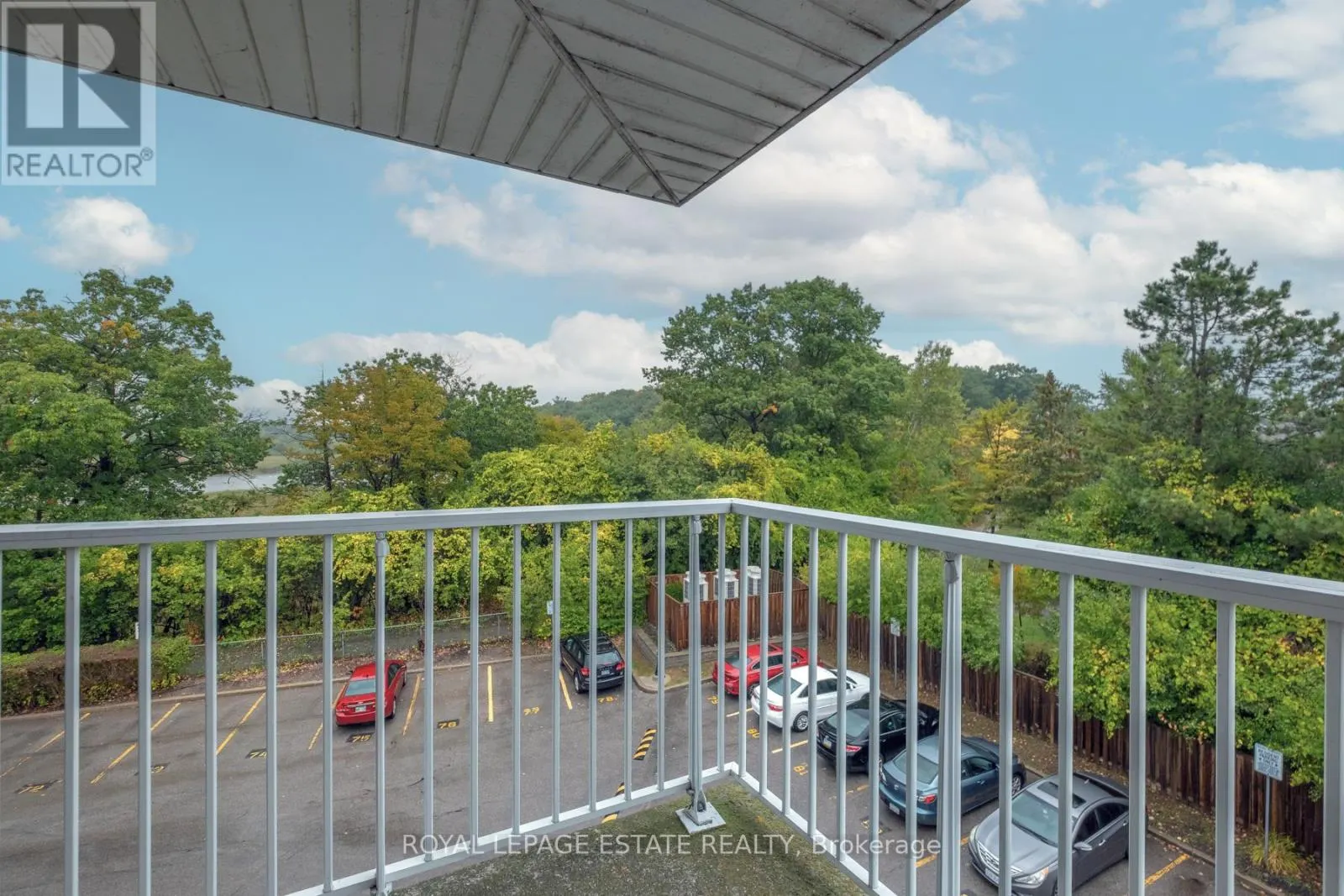 414 - 195 LAKE DRIVEWAY W