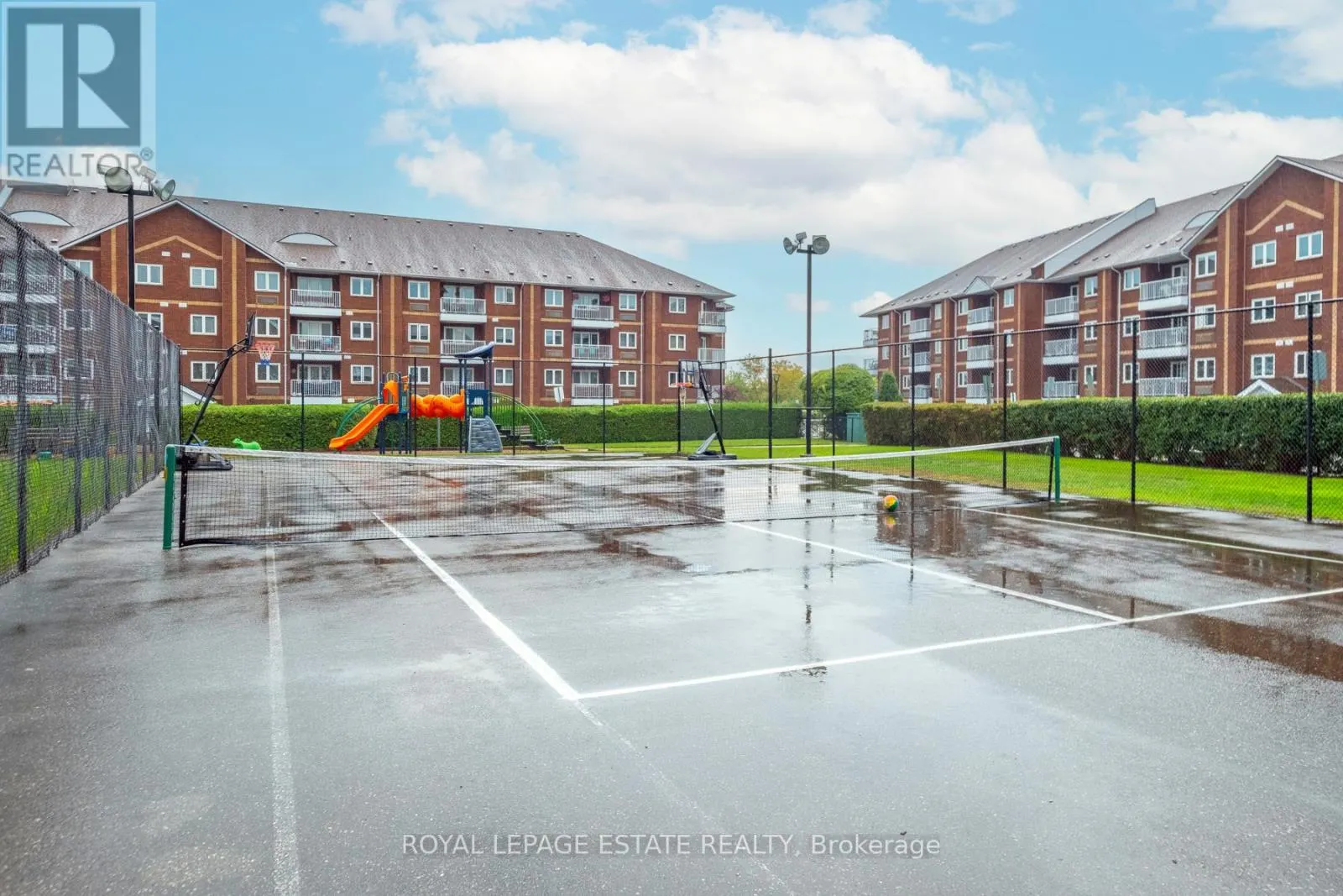 414 - 195 LAKE DRIVEWAY W