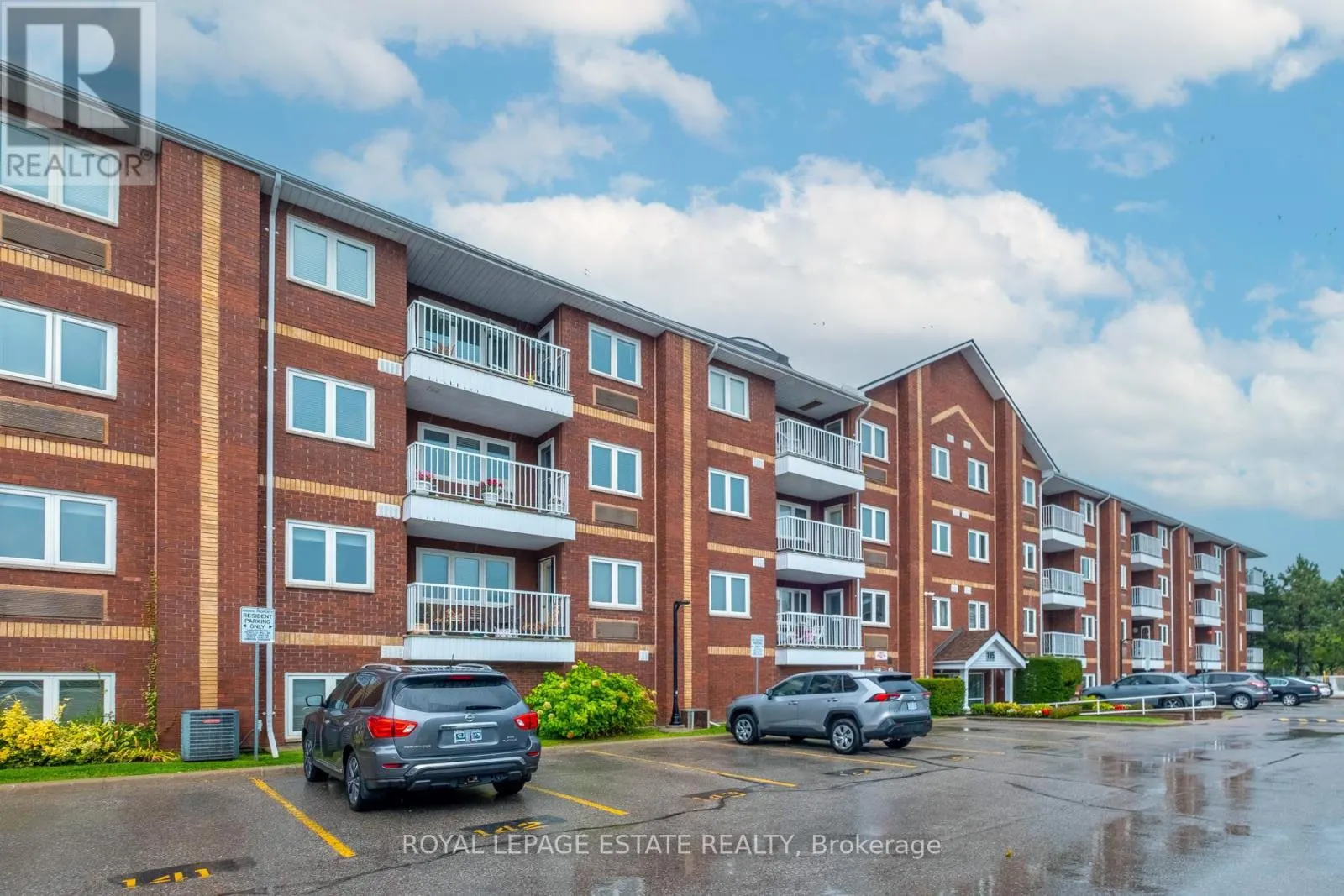 414 - 195 LAKE DRIVEWAY W