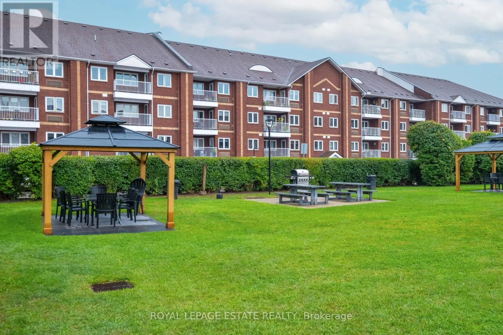 414 - 195 LAKE DRIVEWAY W