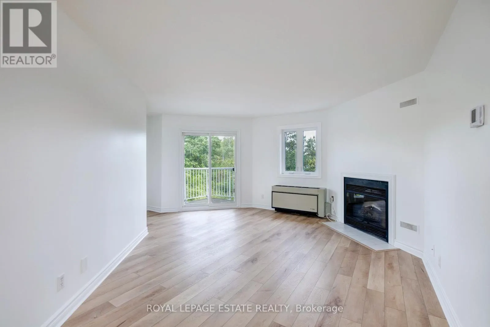 414 - 195 LAKE DRIVEWAY W