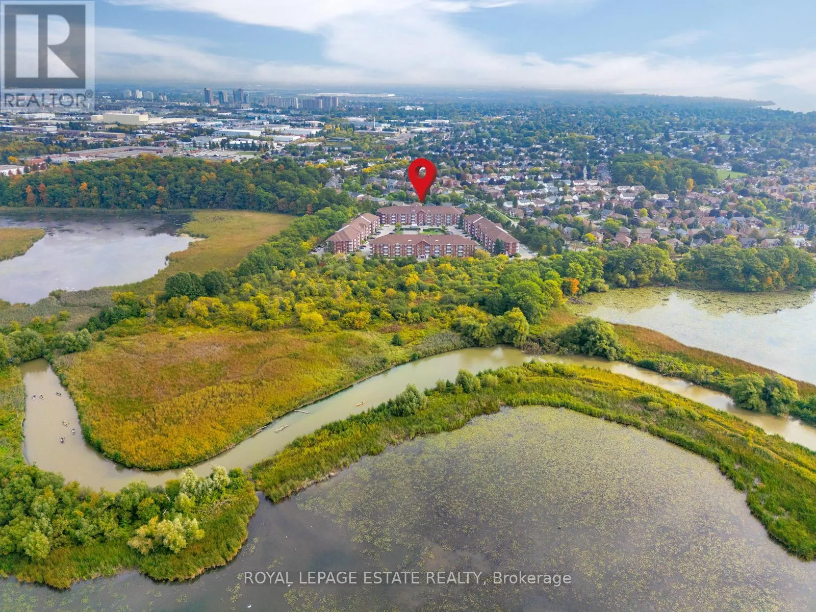 414 - 195 LAKE DRIVEWAY W