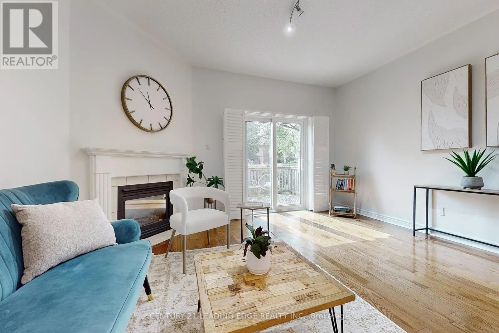 320 WATERBURY CRESCENT