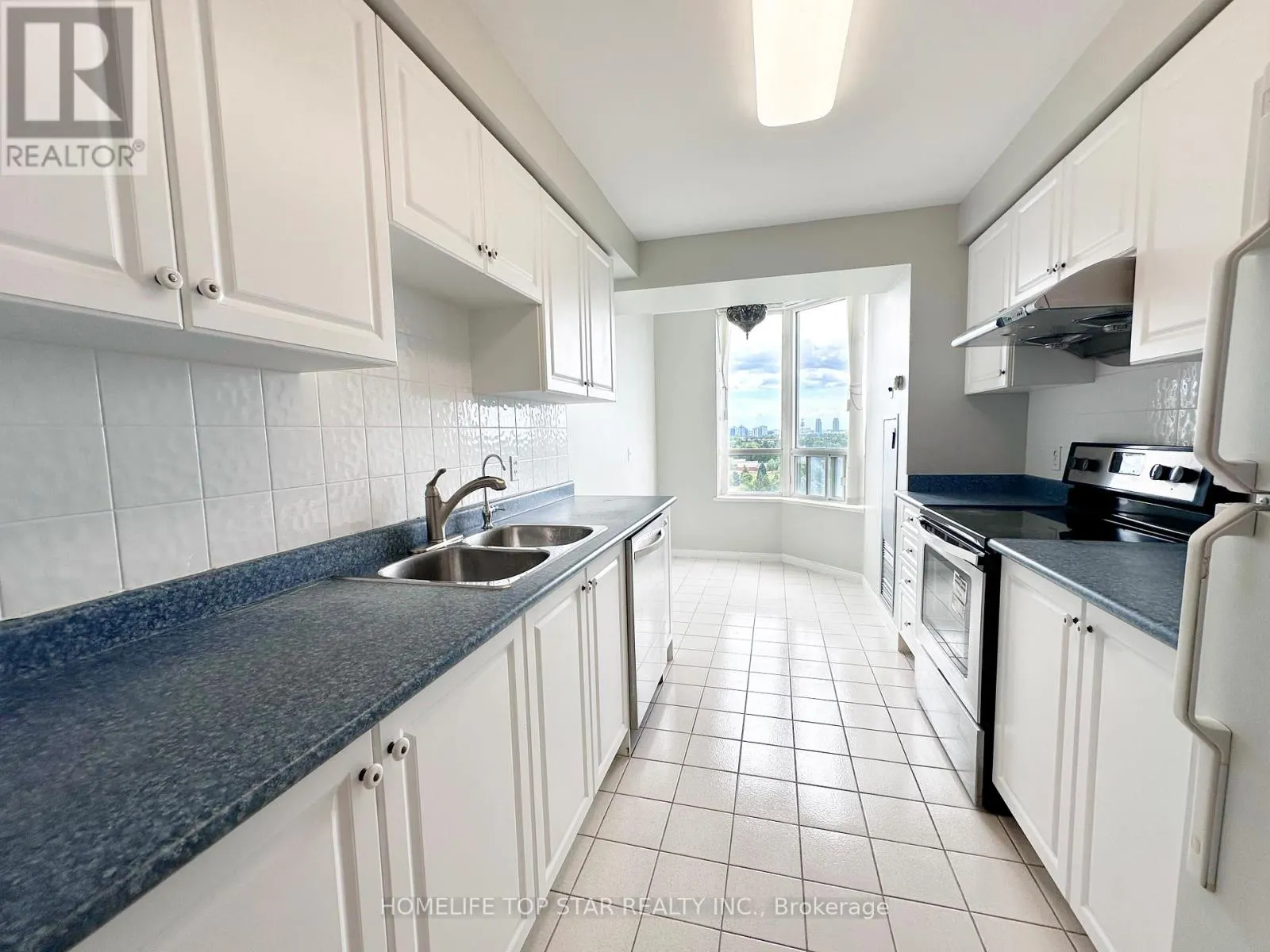 1211 - 5001 FINCH AVENUE E