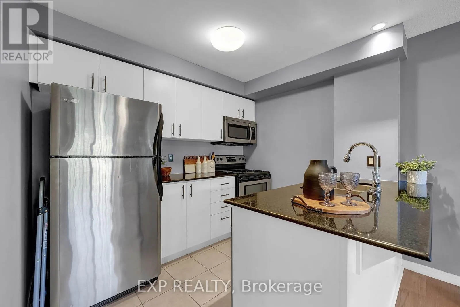 305 - 61 CLARINGTON BOULEVARD, #305