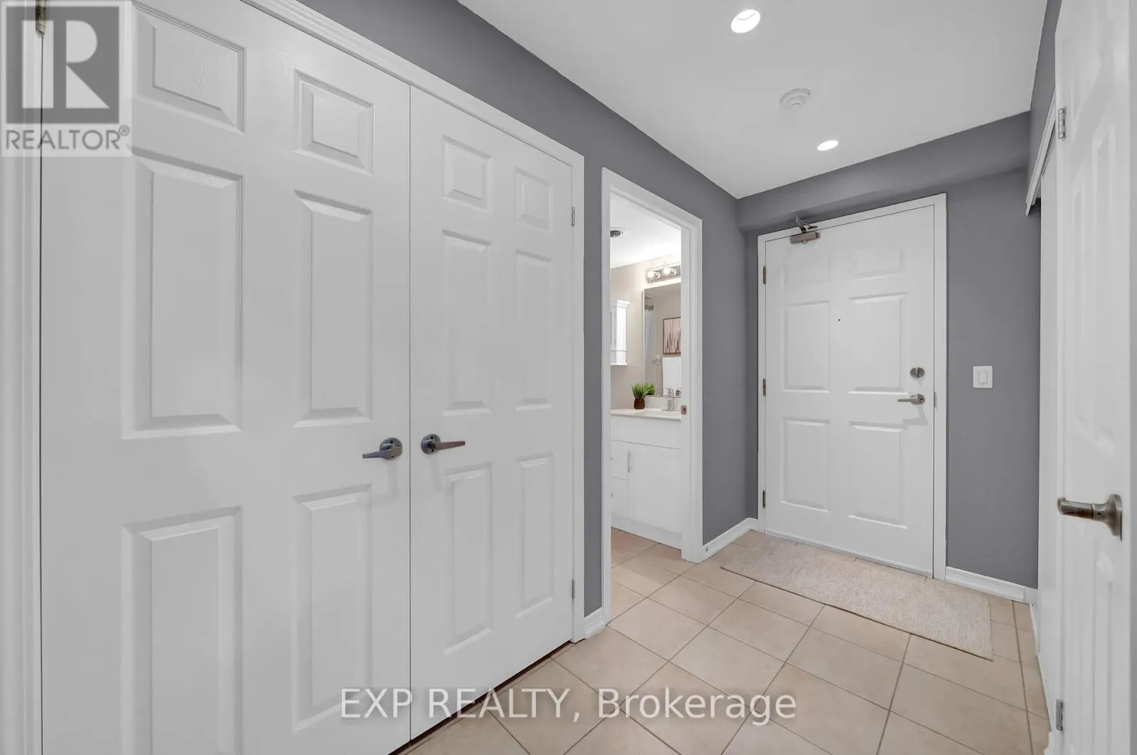 305 - 61 CLARINGTON BOULEVARD, #305
