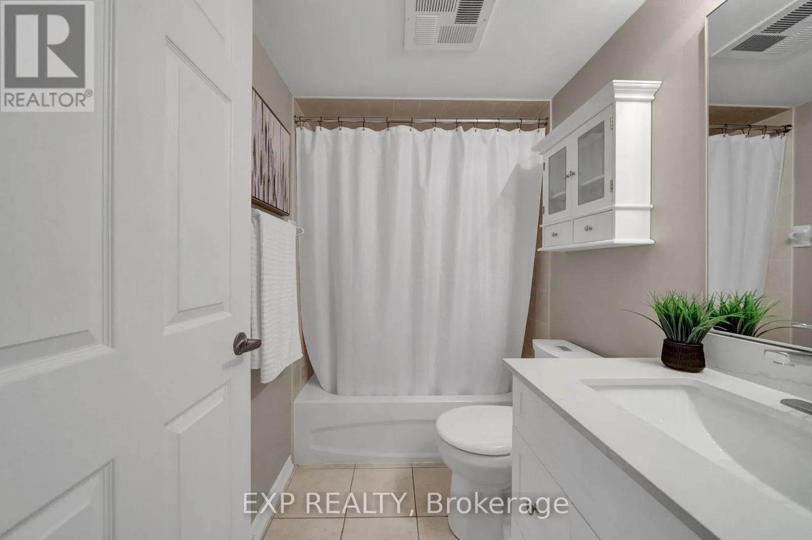 305 - 61 CLARINGTON BOULEVARD, #305