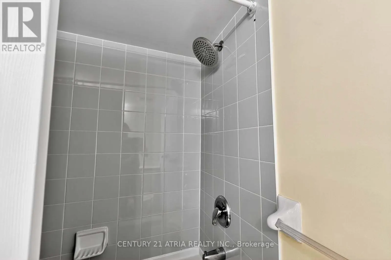 1115 - 11 LEE CENTRE DRIVE