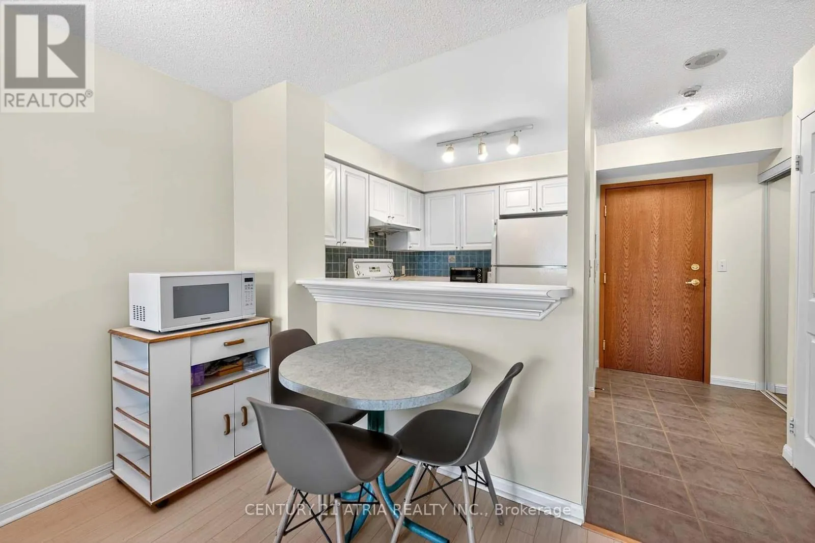 1115 - 11 LEE CENTRE DRIVE