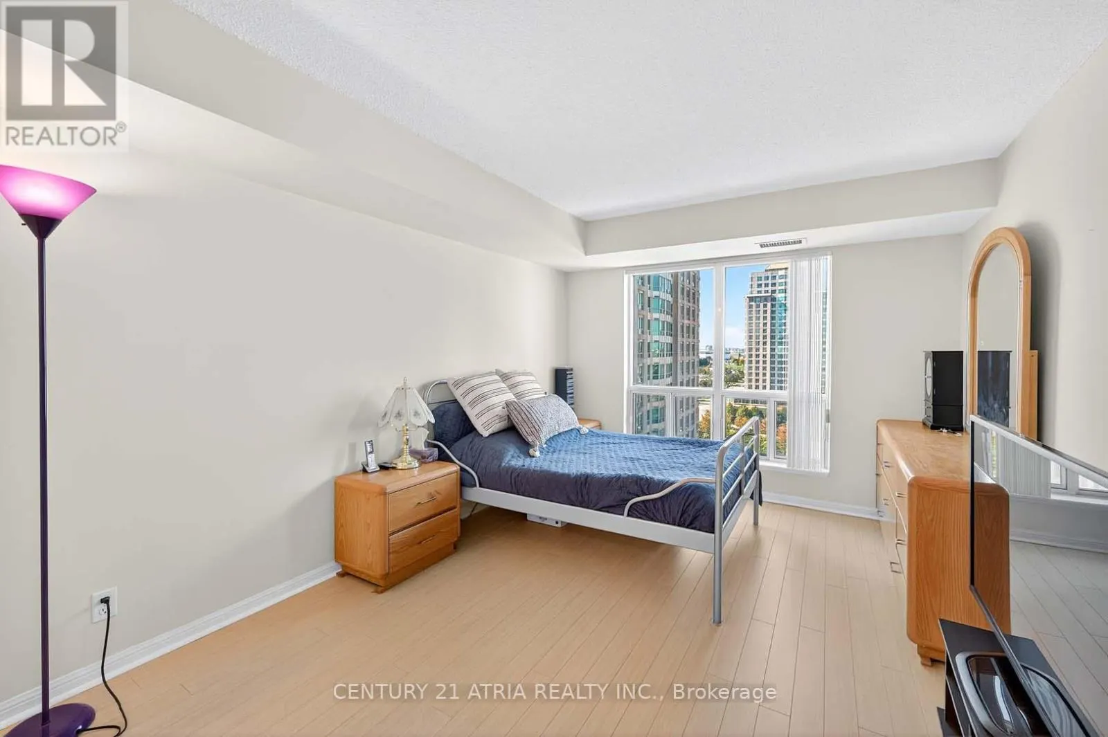 1115 - 11 LEE CENTRE DRIVE