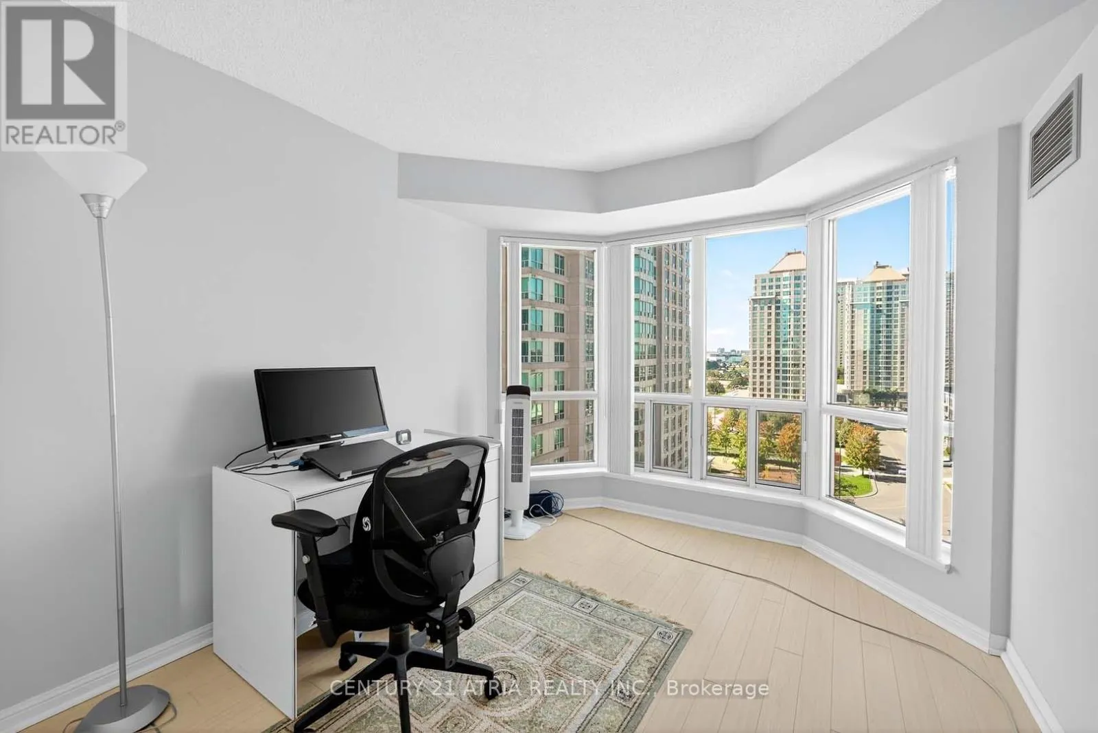 1115 - 11 LEE CENTRE DRIVE