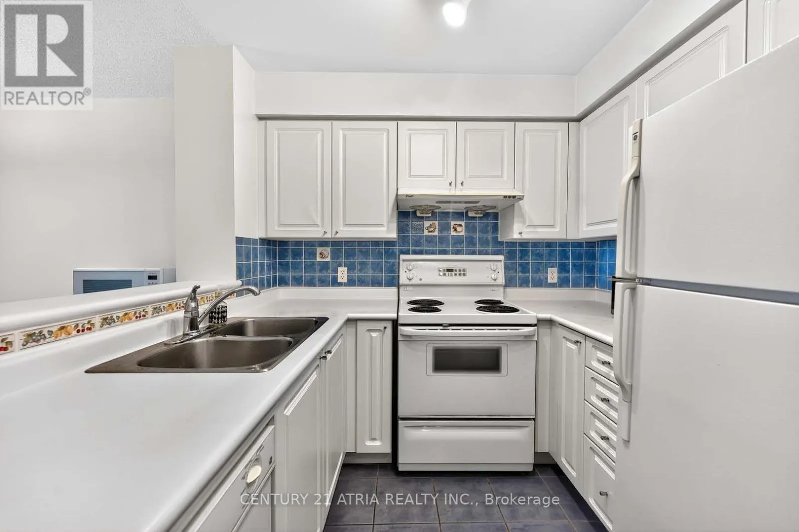 1115 - 11 LEE CENTRE DRIVE