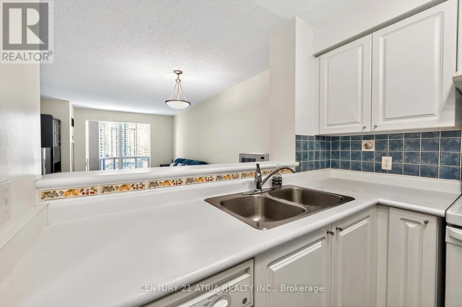 1115 - 11 LEE CENTRE DRIVE