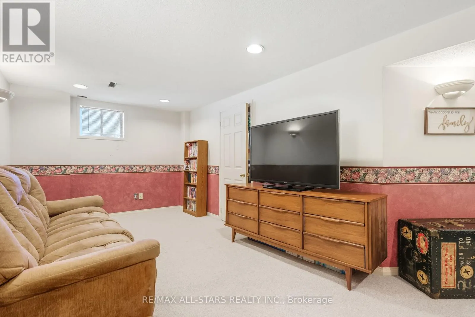 1094 LONGBOW DRIVE