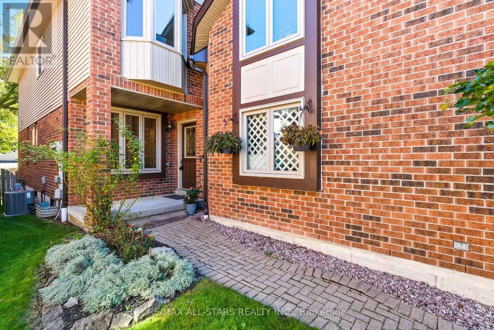 1094 LONGBOW DRIVE