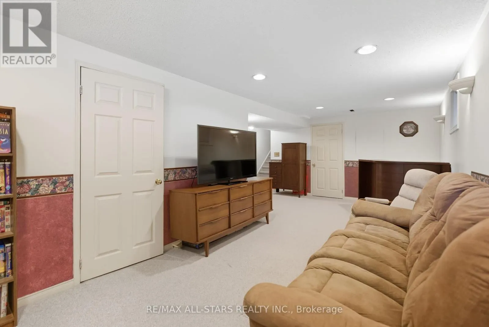 1094 LONGBOW DRIVE