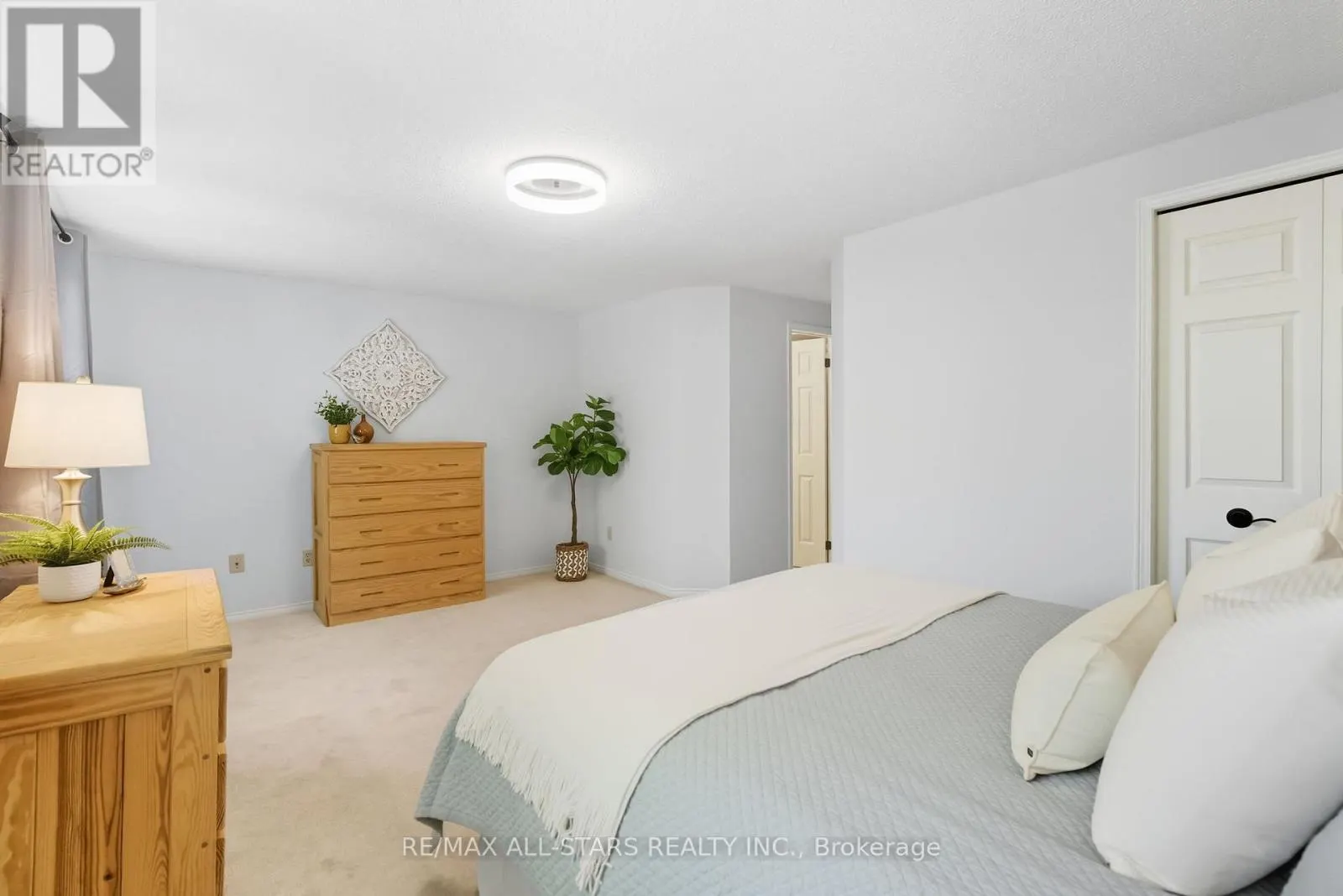 1094 LONGBOW DRIVE