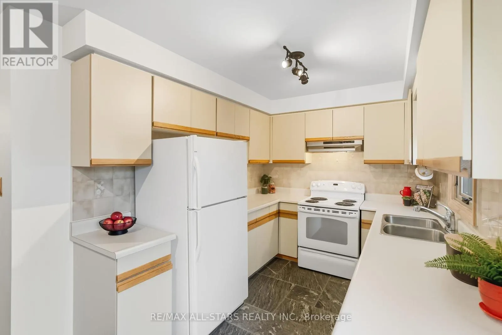 1094 LONGBOW DRIVE