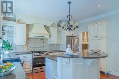 24 PORTELLI CRESCENT