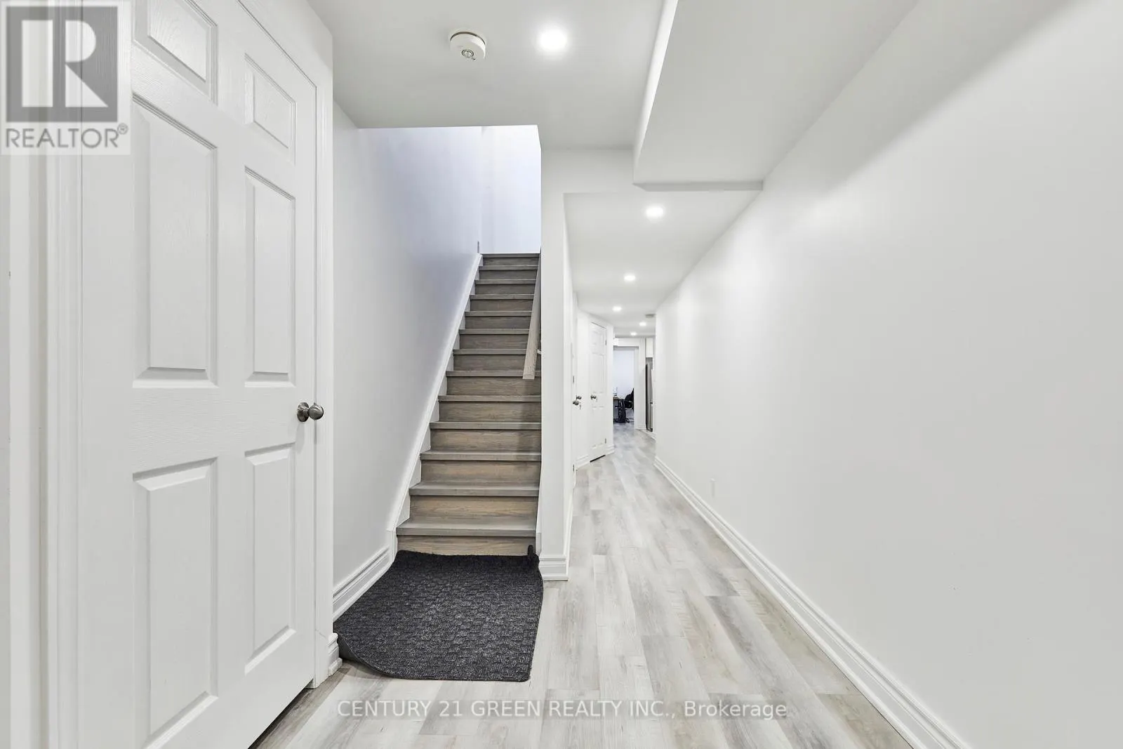 4 GILLIVARY DRIVE