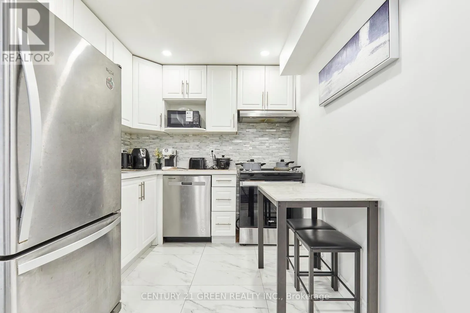 4 GILLIVARY DRIVE
