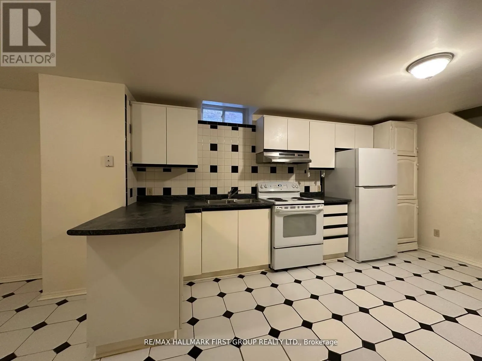 BSMT - 537 SUNDOWN CRESCENT