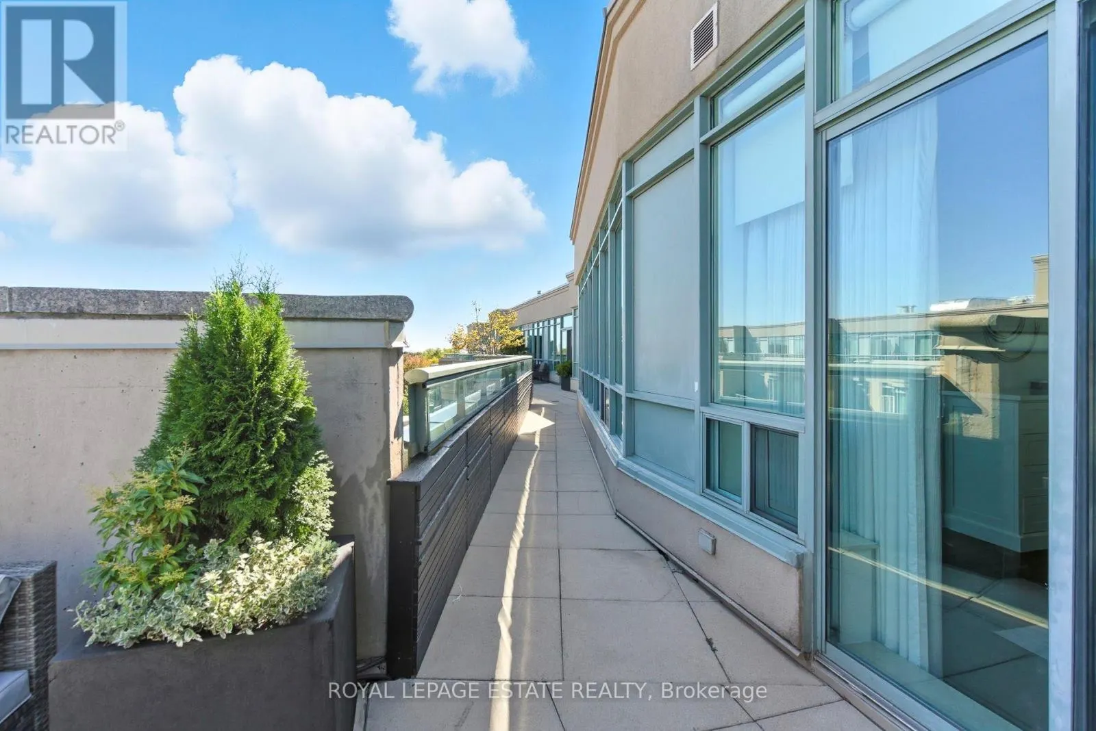 PH9 - 9 BOARDWALK DRIVE
