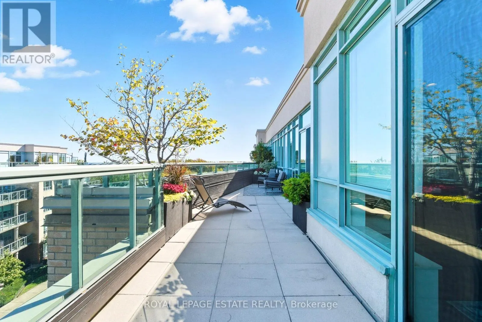 PH9 - 9 BOARDWALK DRIVE