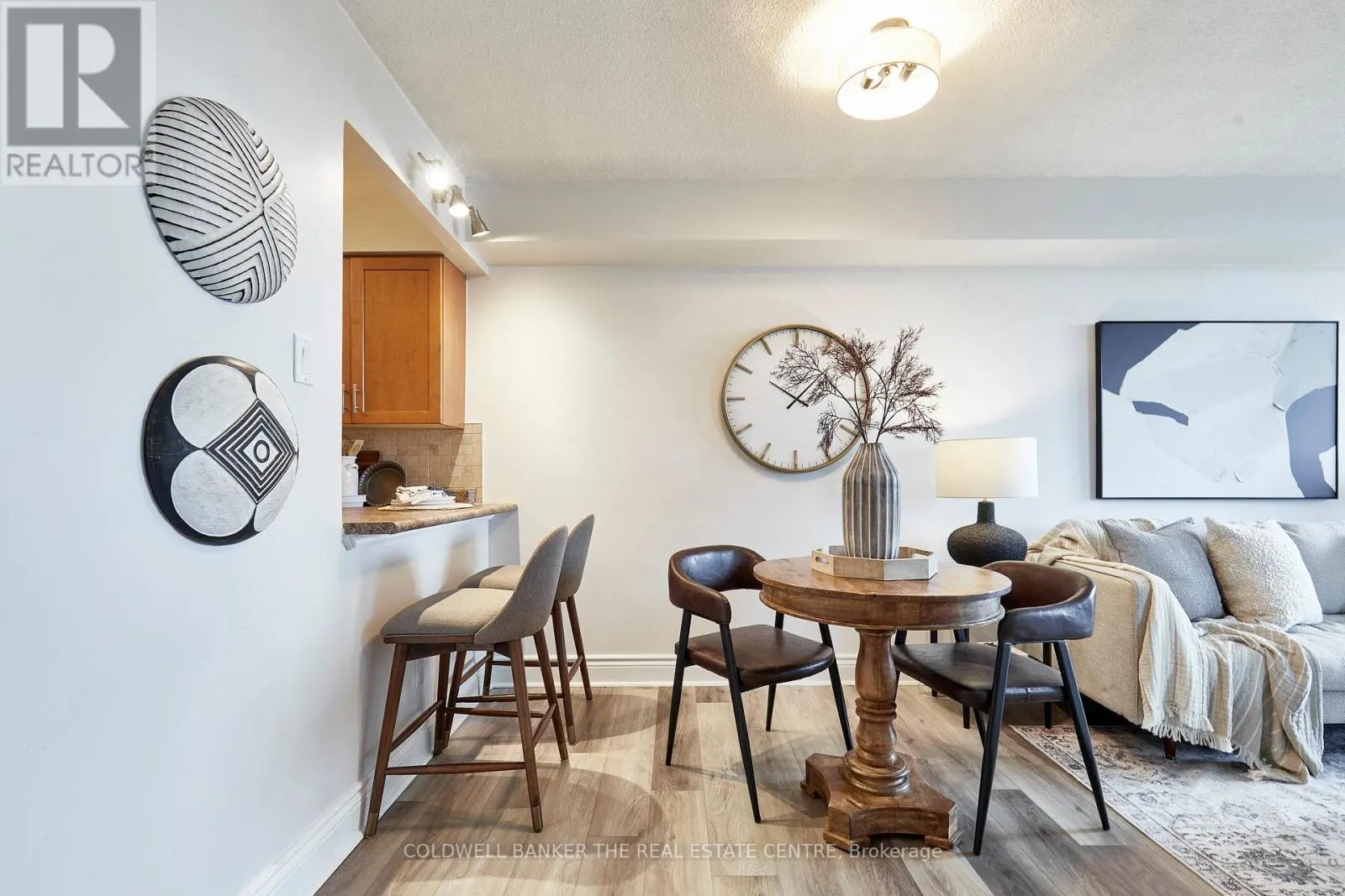 401 - 2 WESTNEY ROAD N
