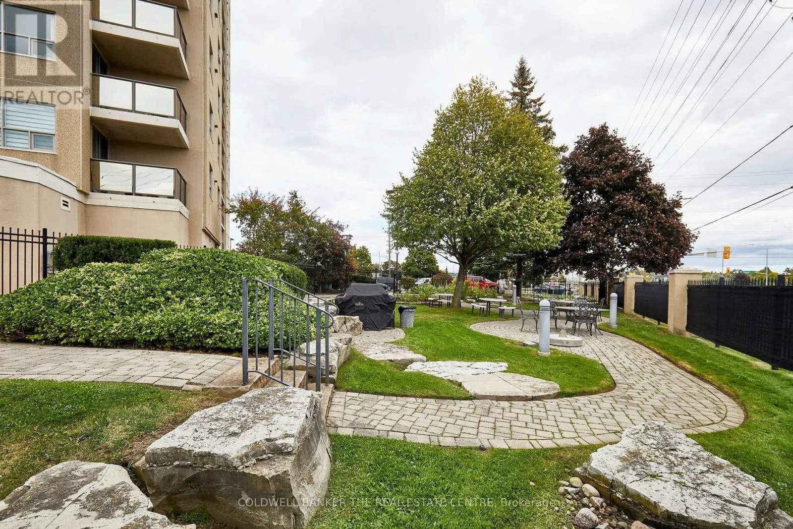 401 - 2 WESTNEY ROAD N