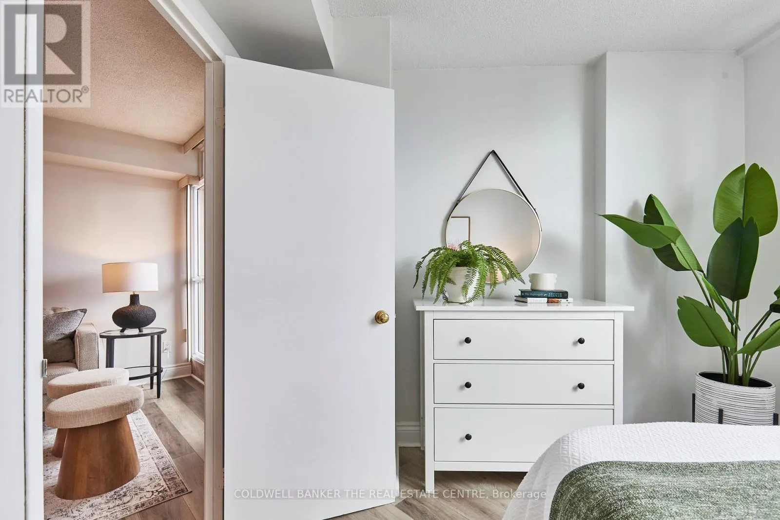 401 - 2 WESTNEY ROAD N
