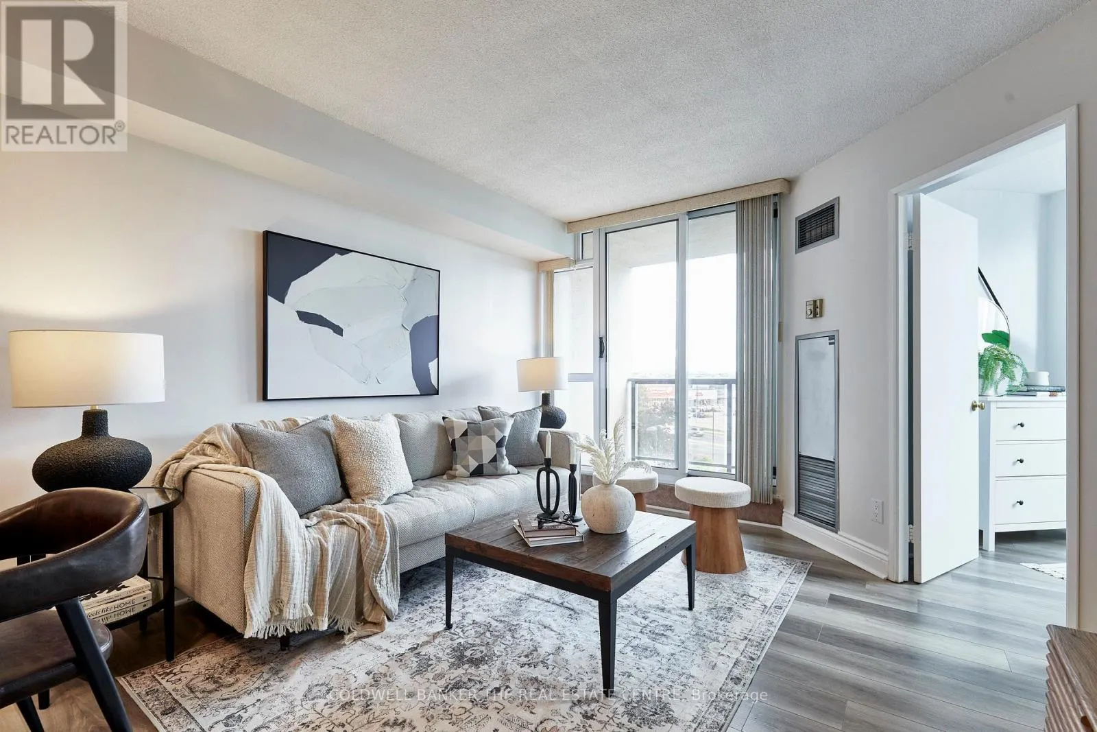401 - 2 WESTNEY ROAD N