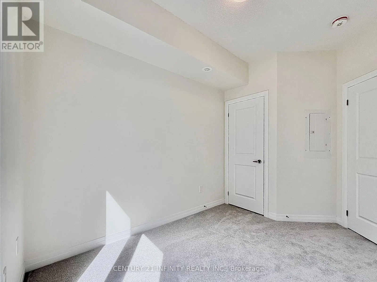 18 - 10 LIBEN WAY, #18