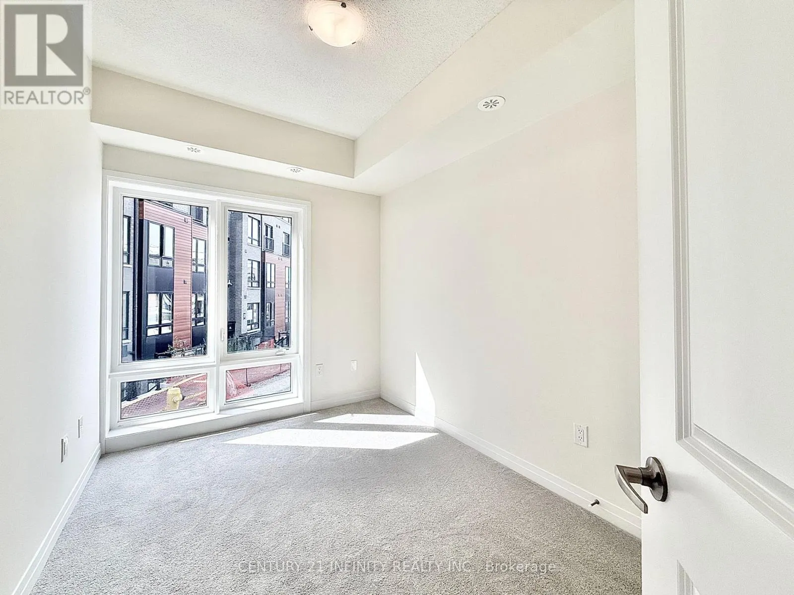 18 - 10 LIBEN WAY, #18