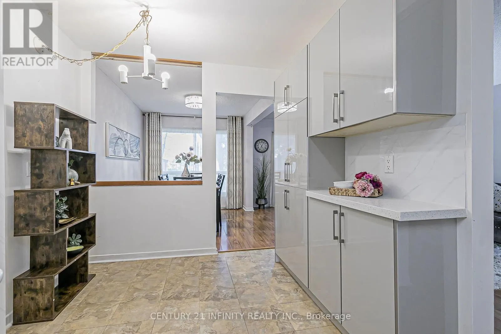 30 - 3000 MIDLAND AVENUE, #30