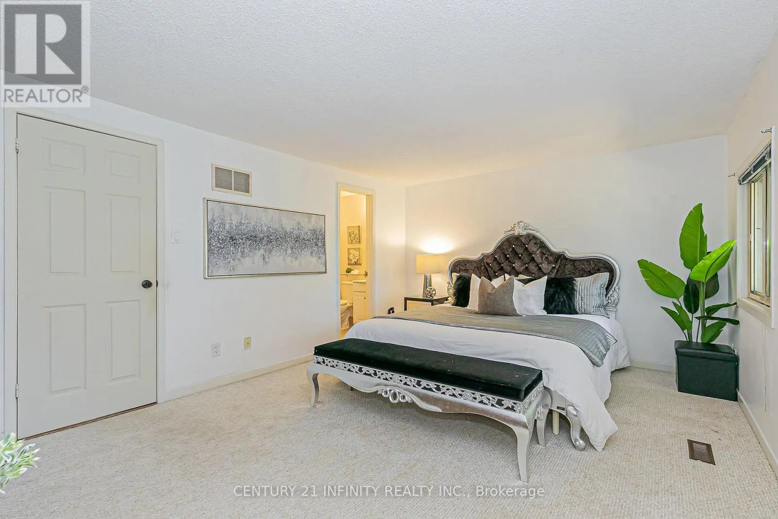 30 - 3000 MIDLAND AVENUE, #30