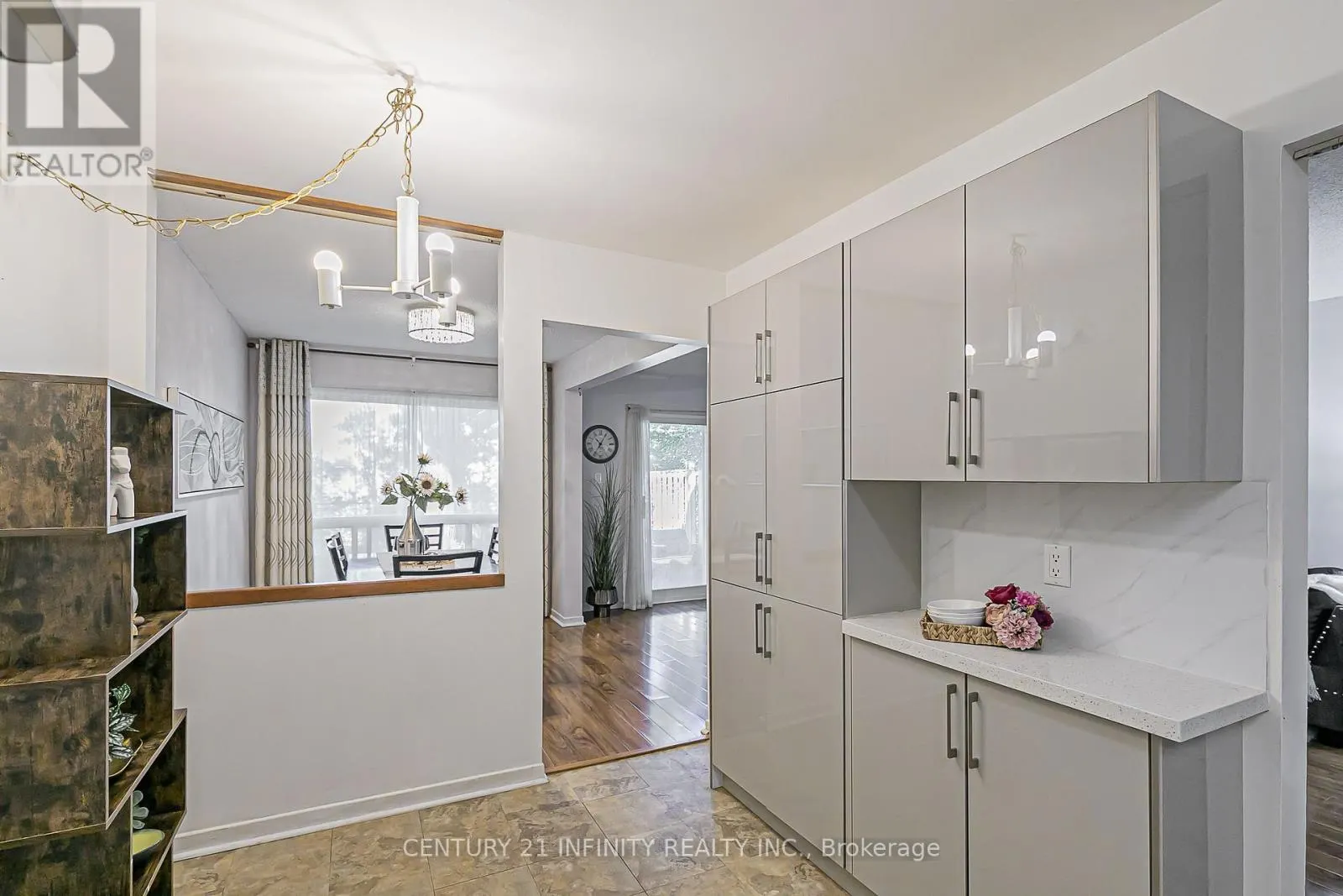 30 - 3000 MIDLAND AVENUE, #30