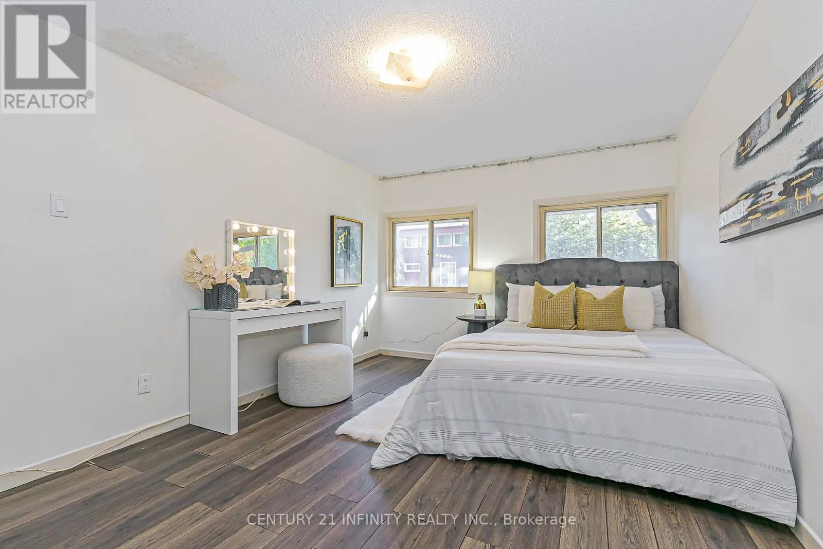30 - 3000 MIDLAND AVENUE, #30