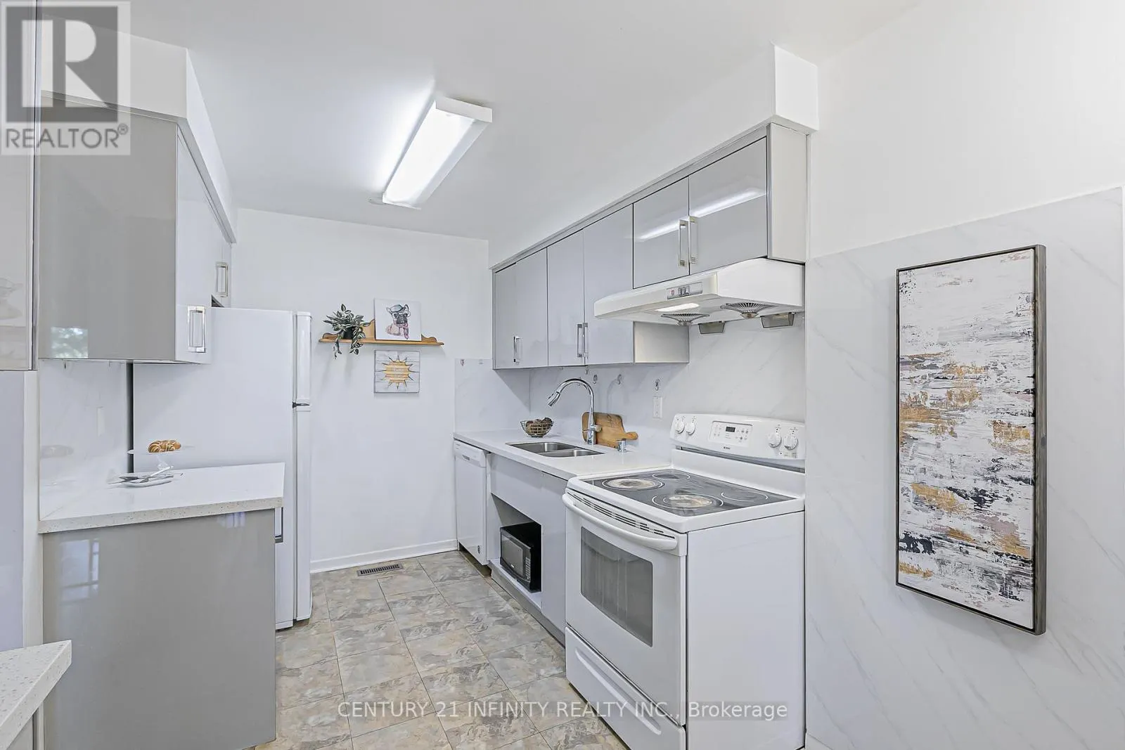 30 - 3000 MIDLAND AVENUE, #30
