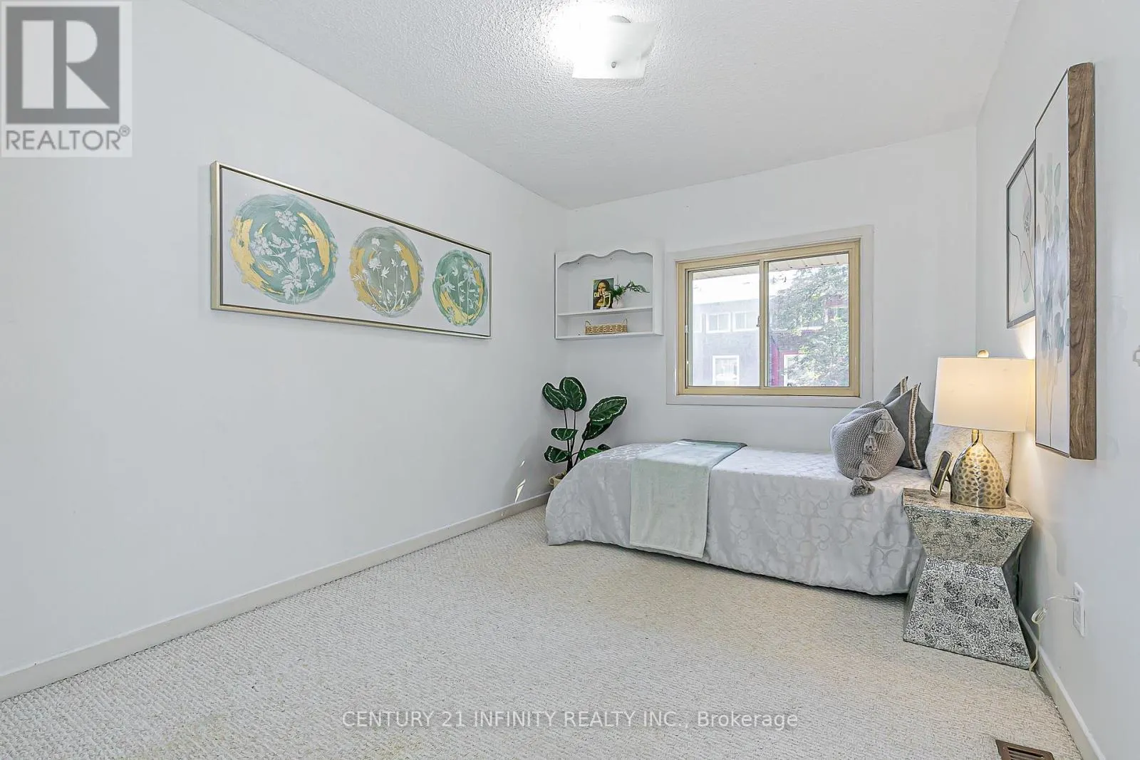 30 - 3000 MIDLAND AVENUE, #30