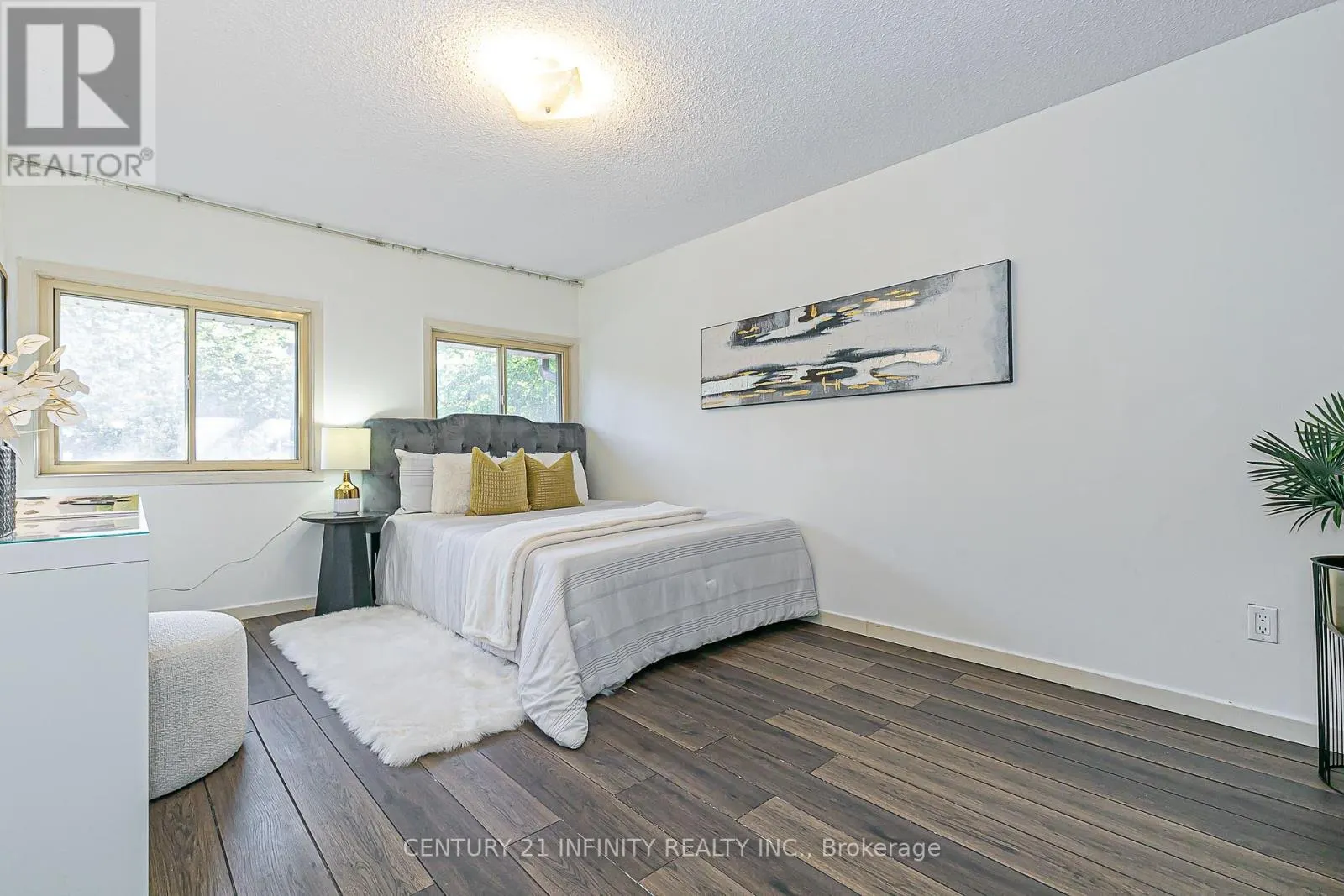 30 - 3000 MIDLAND AVENUE, #30