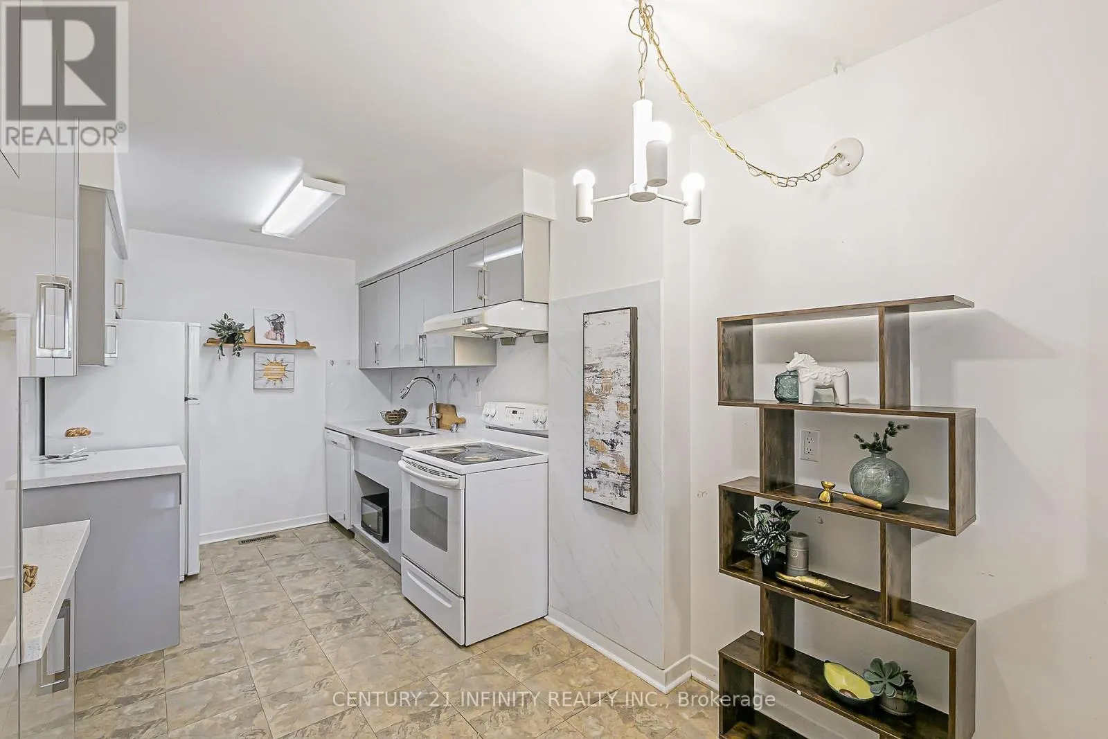 30 - 3000 MIDLAND AVENUE, #30