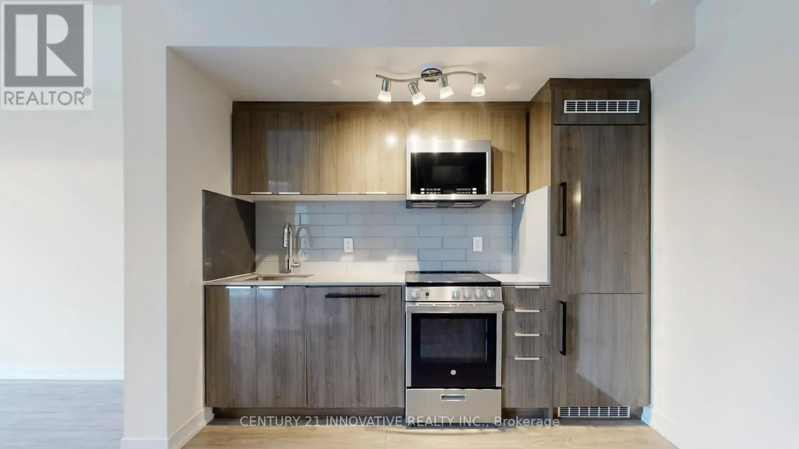 204 - 90 GLEN EVEREST ROAD