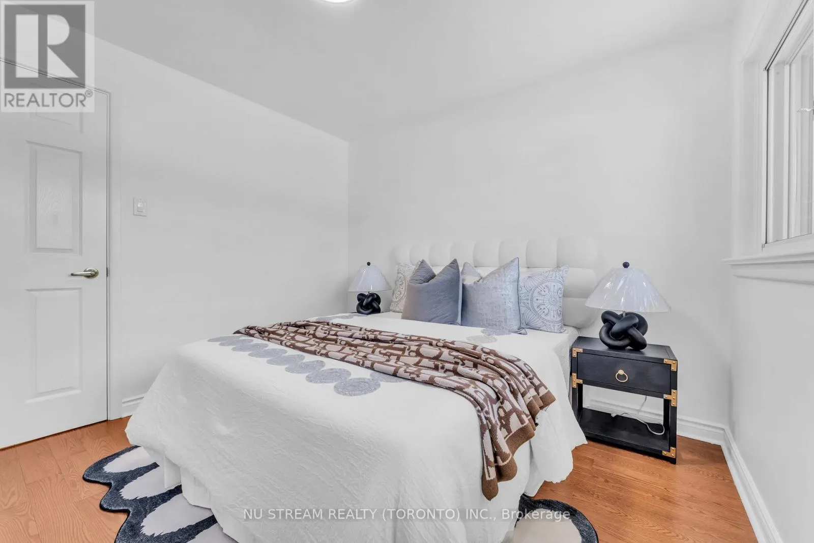 35 SHREWSBURY SQUARE