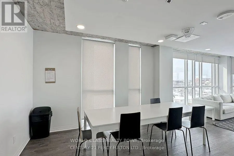 633 - 1900 SIMCOE STREET