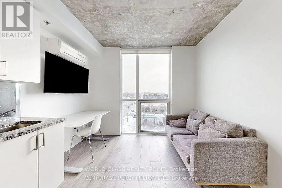 633 - 1900 SIMCOE STREET